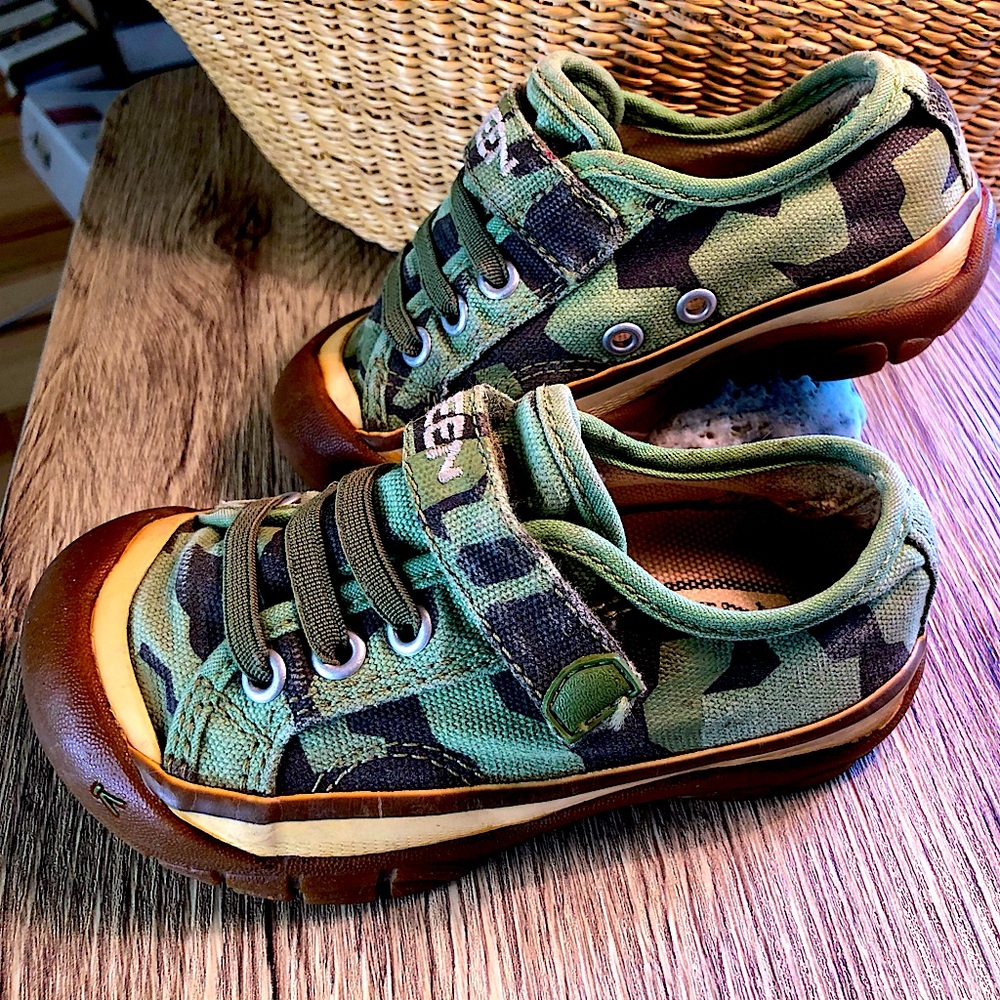 Keen Shoes Kids Coronado Canvas Trail Sport Sneakers Green Camo GUC size 9